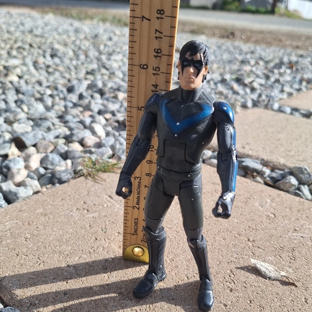 Mattel Batman Missions Nightwing action figure - Picture 4 of 9